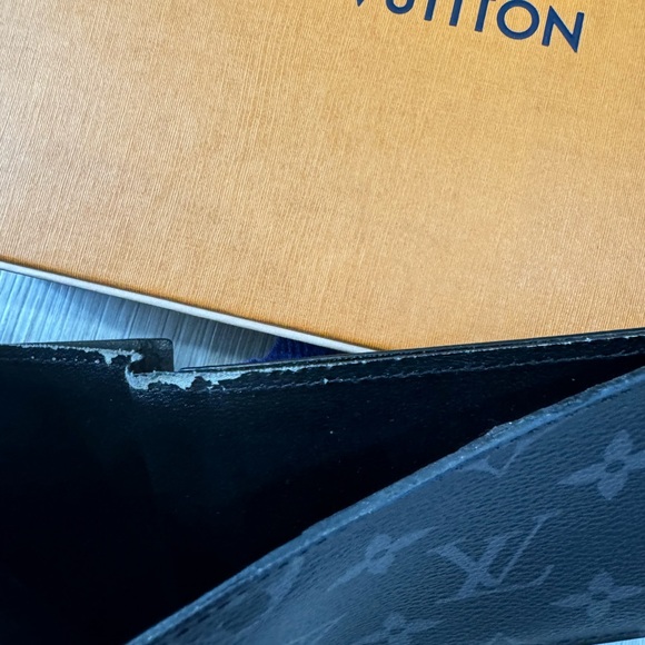 Louis Vuitton Men’s Wallet - Picture 4 of 7